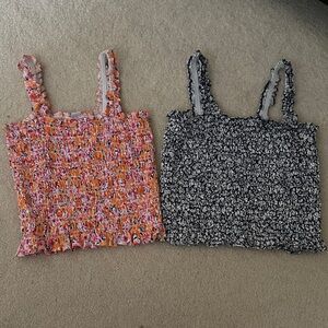 Lot of 2 Old Navy tank tops size women’s medium